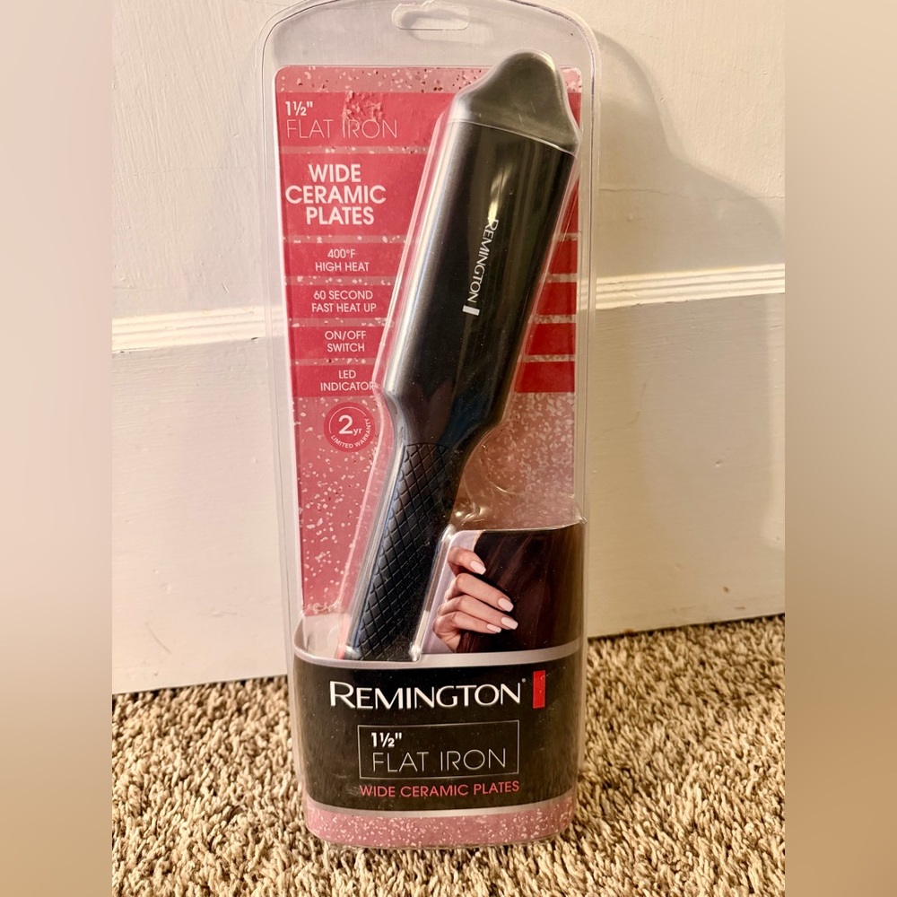 New Remington 1 1/2” Flat Iron With Wide Ceramic Plates /Hair Straightener Black